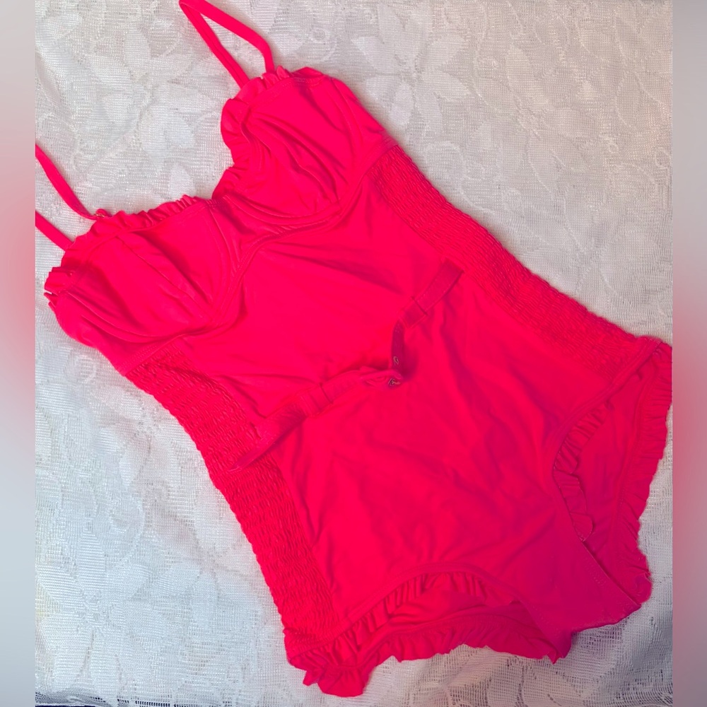 WET SWIM ONE PIECE NEON PINK SIZE M😍